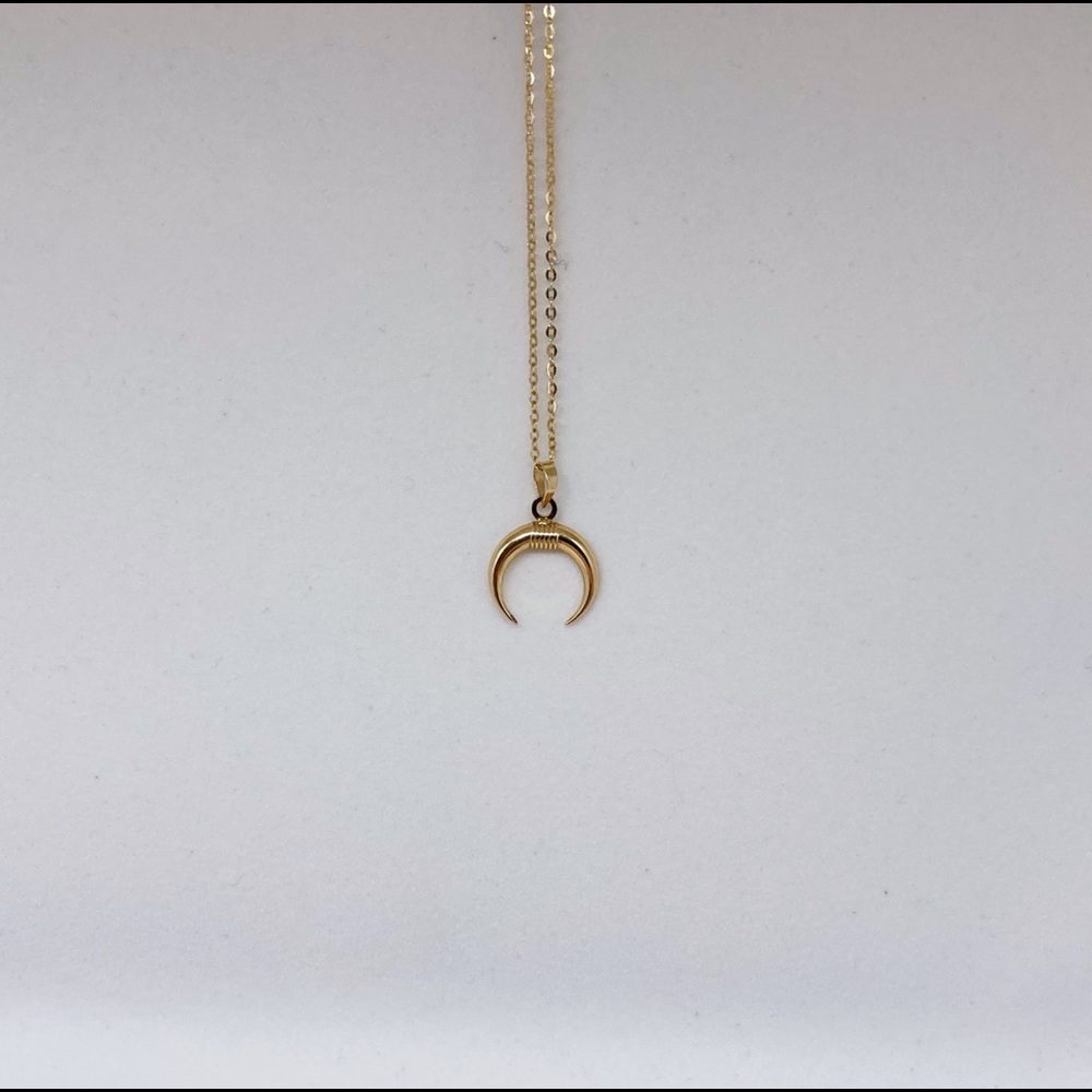 SOLID GOLD CRESCENT DOUBLE HORN NECKLACE
